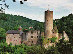 https://upload.wikimedia.org/wikipedia/commons/thumb/8/8e/Burg_Eppstein-JR-F-8-B-28a-2002-06-02.jpg/300px-Burg_Eppstein-JR-F-8-B-28a-2002-06-02.jpg