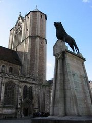 Brunswick Cathedral, with Lion statue